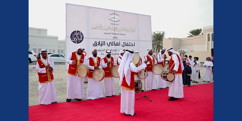 مشاركة واسعة لأهالي الزلاق في الاحتفال الوطني الذي أقامته المحافظة الجنوبية ويحيون فن العرضة بمناسبة ذكرى الأعياد الوطنية المجيدة 