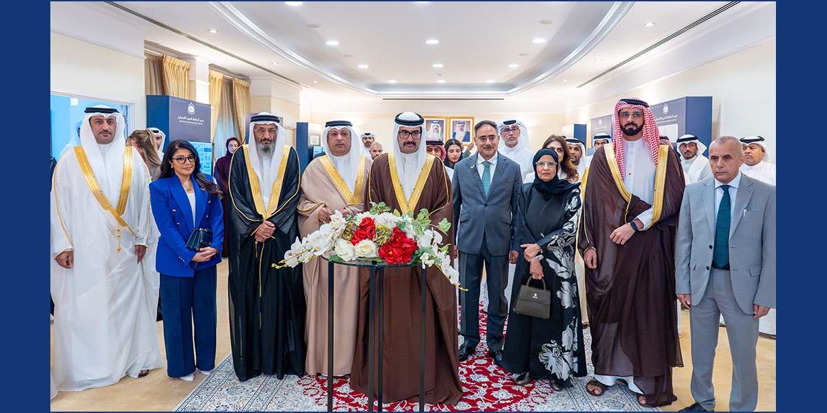 سمو محافظ الجنوبية يفتتح المعرض الاستثماري في نسخته الخامسة تحت شعار (نحو تنمية مستدامة).. المعرض يبرز جهود المحافظة في دعم التنمية والاستثمار ويجمع نخبة من الشركات ورواد الأعمال 