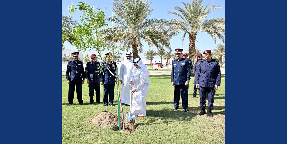 تماشيا مع توجيهات سمو ولي العهد رئيس مجلس الوزراء بإطلاق أسبوع الشجرة...وزير الداخلية يؤكد أهمية تعزيز الاستدامة البيئية وتعزيز الوعي البيئي بأهمية زراعة الأشجار