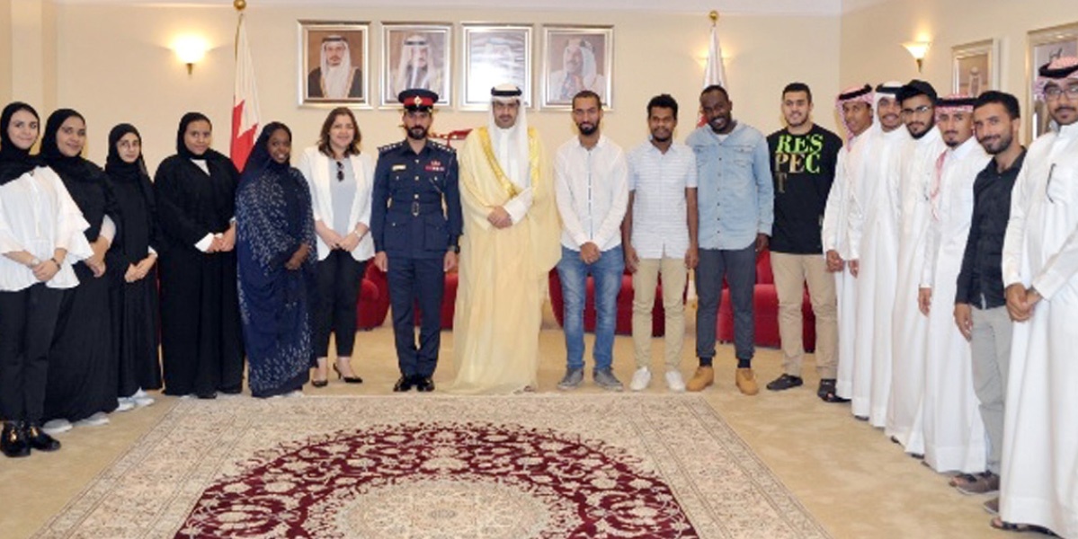 His Highness the Governor honours the Security Men and volunteers undertaking the fasting iftar project